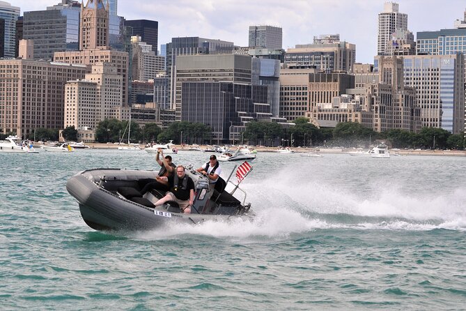 Small-Group Sightseeing Boat Tour in Chicago - Boat and Group Details