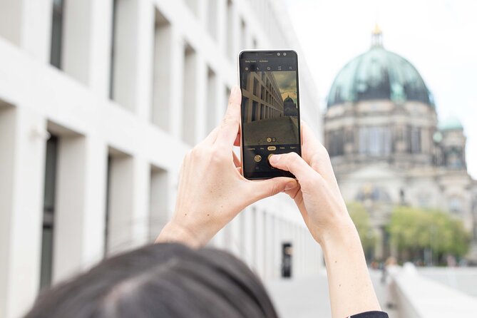 Smartphone Photography Walk in Berlin - Hidden Spots Discovery