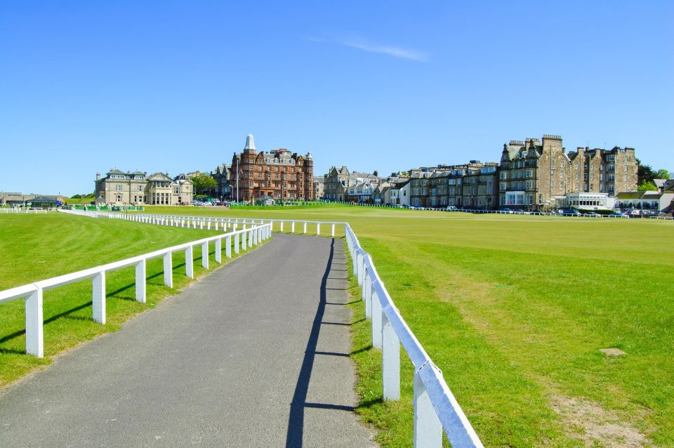 St. Andrews Festive Walk: A Christmas Tour - Experience Itinerary