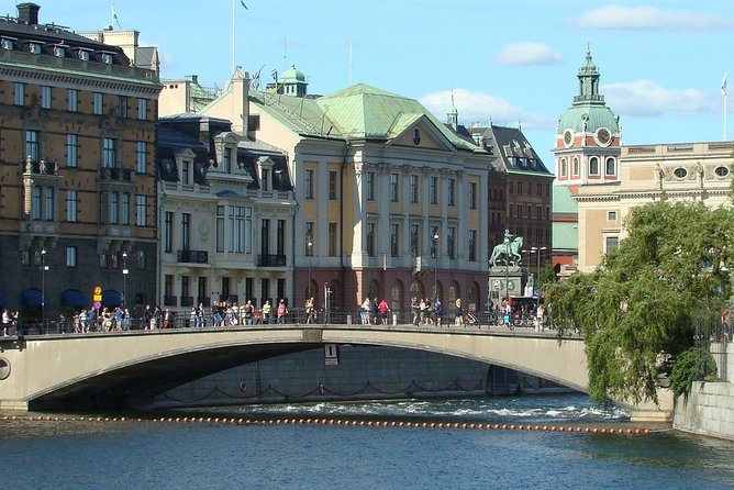 Stockholm: Modern City and Old Town, a Small Group Walking Tour - Meeting Point Details