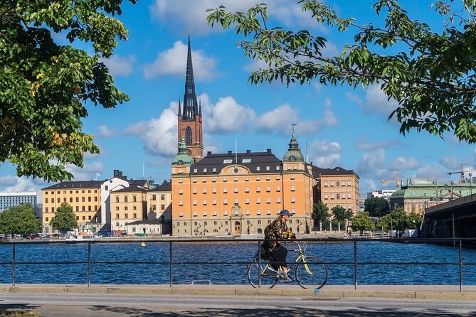 Stockholm: Private Sightseeing Tour and Food Tasting With Local - Food Tasting Experience