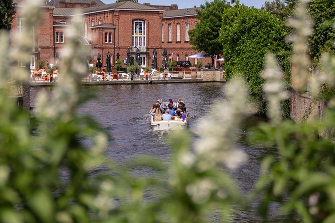 Storytelling Tour Bruges First Day Must History & Tips - Must-Try Local Cuisine