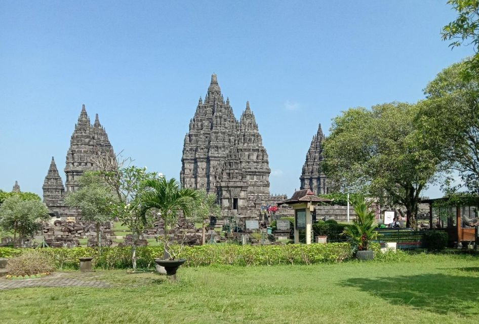 Sunset at Prambanan and Sendratari Ramayana Ballet Prambanan - Full Description