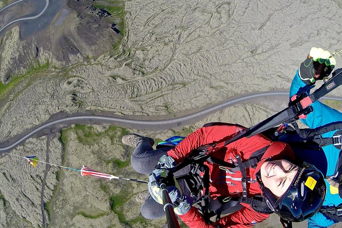 Tandem Paragliding Over the Rugged Lava Fields at Blue Mountains - Logistics and Transport Options