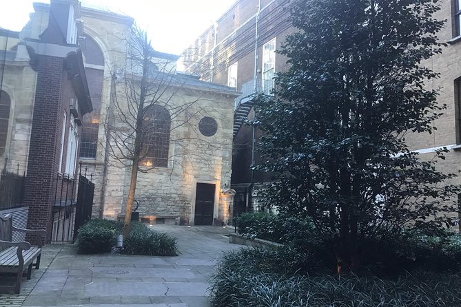 The Ghosts of the Secret Alleyways of Old London Town - Historical Ghostly Residences