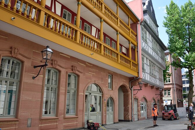 The Tales of Frankfurts New Old Town: A Self-Guided Audio Tour - Hühnermarkt Area Visit