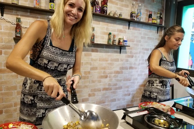 Tingly Thai Cooking Class With Morning Market Tour - Group Size and Menu Sampling