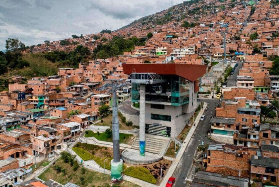 Tour Medellín: Commune 13 and Metro Cable - Experience Highlights