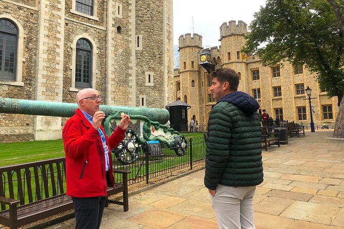 Tower of London: Early Entry & Guided Tour With the Beefeaters - Meeting Details