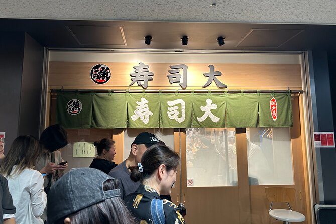 Toyosu Tuna Auction and Tsukiji Market by Gov Licensed Guide - Guides Credentials