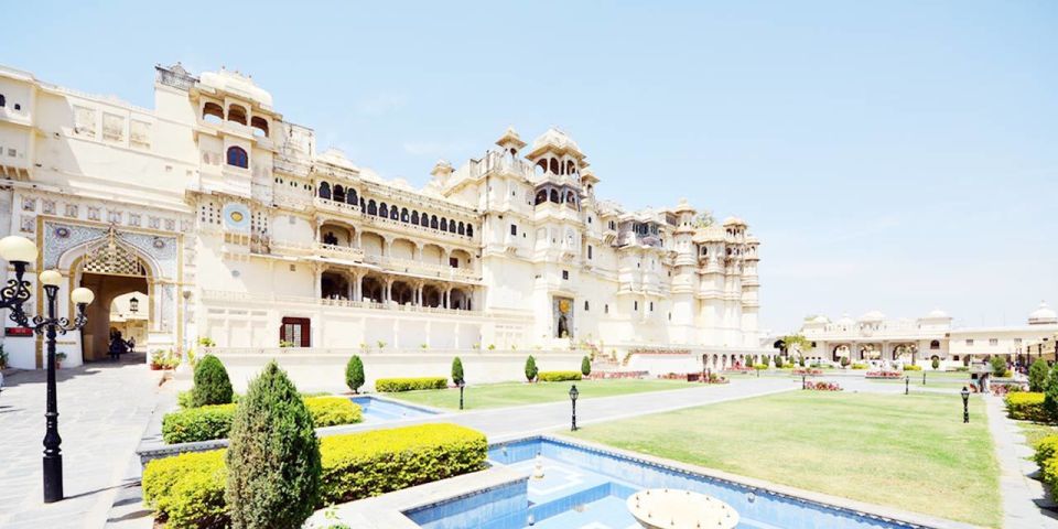 Udaipur: Highlights of Udaipur, Guided Half-Day Car Tour - Jagdish Temple Visit