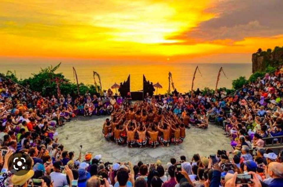 Uluwatu: Best Sunset At Temple & Jimbaran Seafood Dinner - Uluwatu Temple Visit