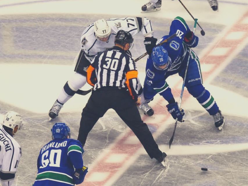 Vancouver: Vancouver Canucks Ice Hockey Game Ticket - Participant Information and Date Selection