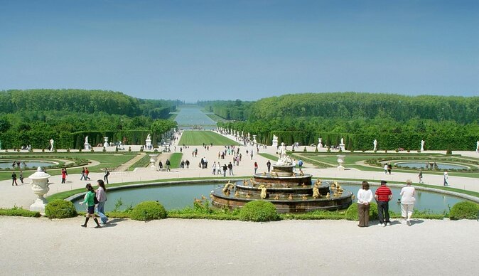 Versailles Palace, Gardens, Trianon & Grand Canal Park Experience - Meeting and Pickup Details