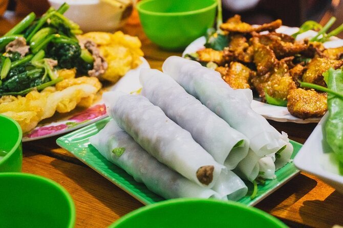 Walking Street Food Tour in Hanoi and Train Street - Inclusions and Group Size