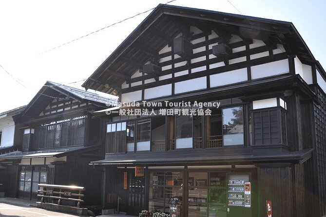 Walking Tour of Wealthy Merchants Storehouses in Akita - Architectural Highlights