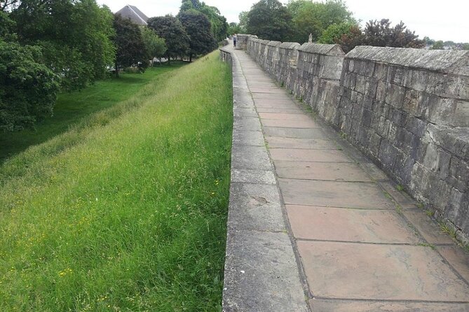 York Walls Private Walking Tour - Guides Characteristics and Interactions