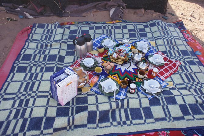 4 Days Trekking To The Heart Of Desert - Accommodations and Meals