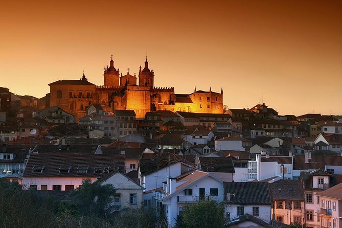 6-Day North Portugal Tour: Porto, Braga, Fátima, Coimbra, Guimaraes, Aveiro and Batalha, From Lisbon - Accommodation and Transportation