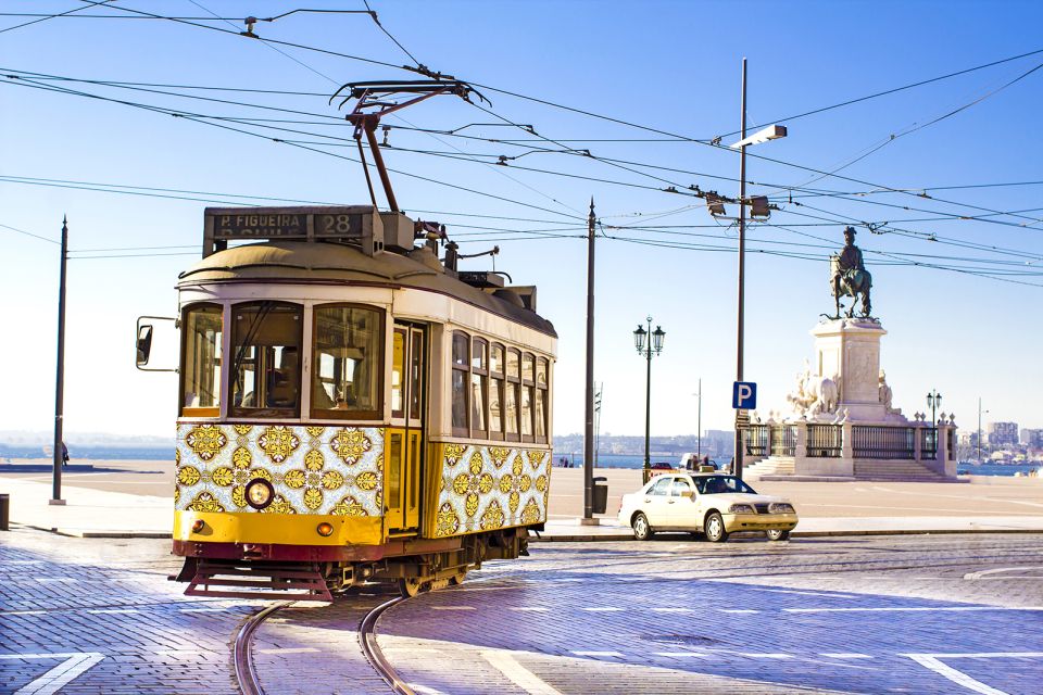 A Morning Exploration: A 1.5-Hour Private Tour of Lisbon - Insights Into Salazar Dictatorship Era