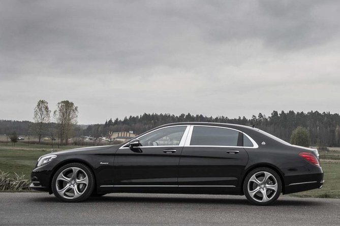 Airport Limousine Transfer: Arlanda Airport to Seaport in Stockholm 1-3 Passengers - Onboard Amenities