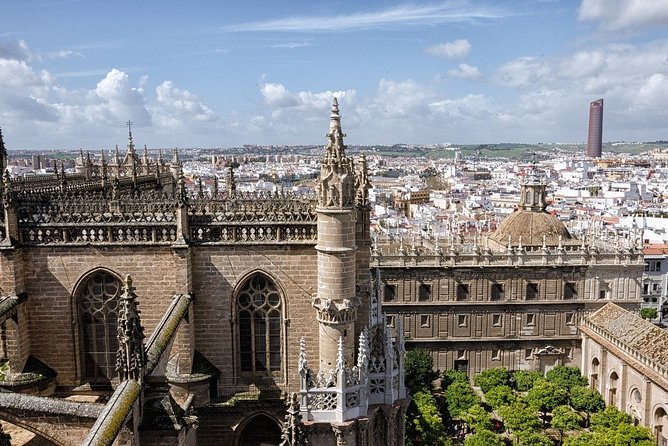 Alcazar, Cathedral, and Giralda Santa Cruz - Guided Tour Experience Details