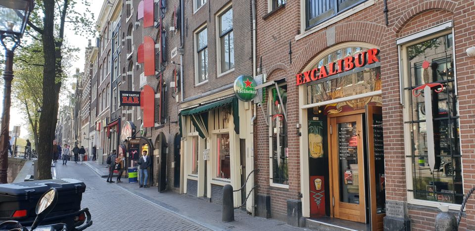 Amsterdam: Private Red Light District Tour in Spanish - Common questions