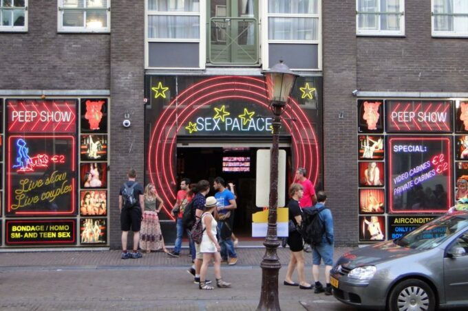 Amsterdam: Red Light District and Local Pub Tour - Common questions