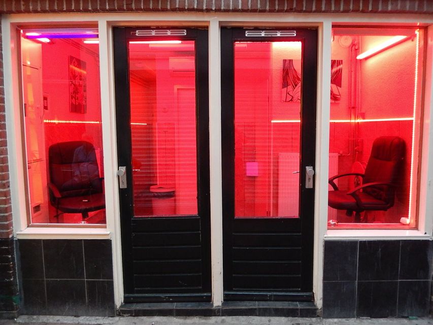 Amsterdam: Red Light District Exclusive Night Tour - Inclusions