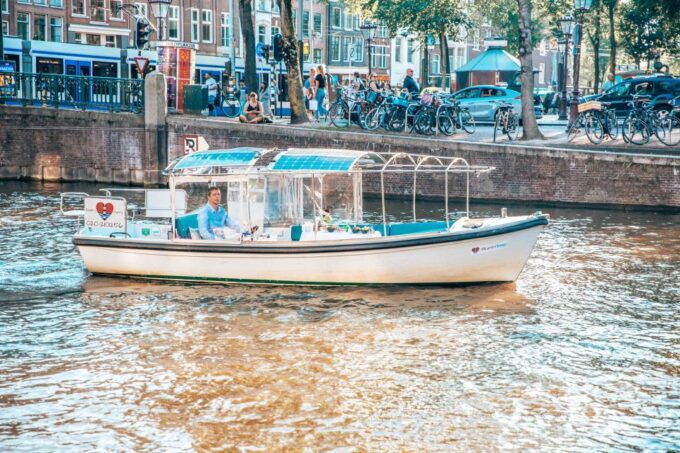 Amsterdam: Romantic Private Canal Tour and Prosecco & Snacks - Important Information