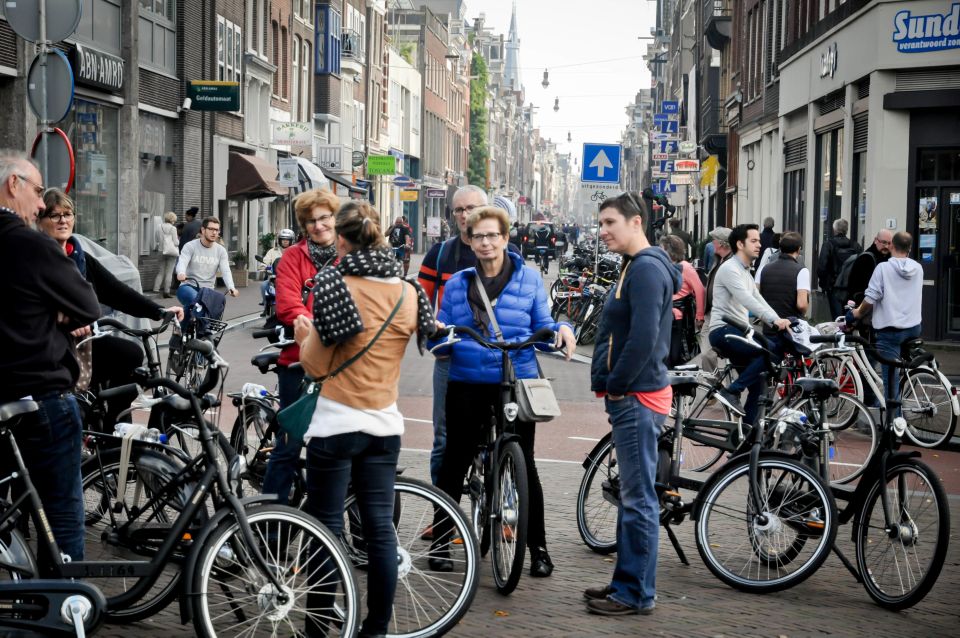 Amsterdam: Sightseeing Bike Tour With a French Guide - Enjoy a Guided Tour in French