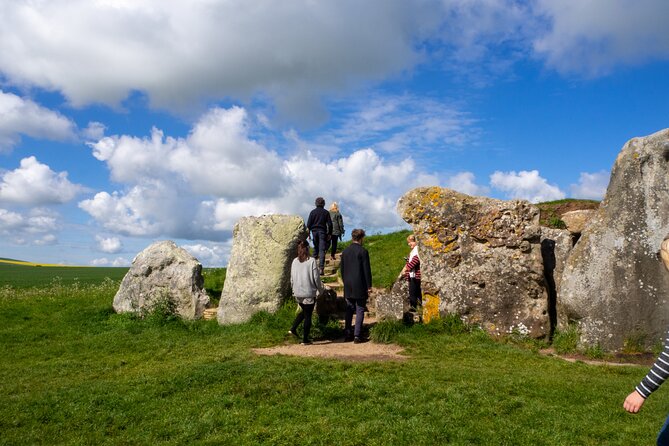 Avebury, Lacock & Ancient England From Bath for 2-8 Curious Adventurers - Traditional Lunch Experience