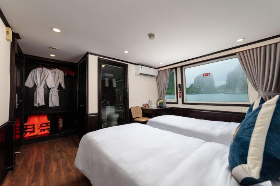 4 balconny with bathtub room for 2days 1night halong bay Balconny With Bathtub Room for 2days/1night Halong Bay