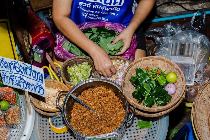Bangkok Backstreet Food Tour: 15 Tastings Included - Spicy Tom Yum Soup