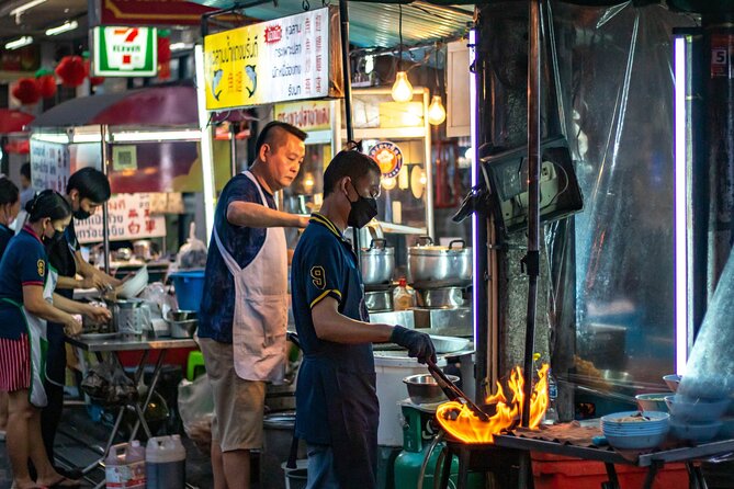 Bangkok Night Tour: Wat Arun, Wat Pho, Chinatown & Tuk Tuk Ride - Tuk Tuk Ride Experience