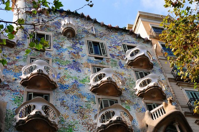 Barcelona Private Walking Tour With Skip the Line La Pedrera and Casa Batllo - Pickup Logistics