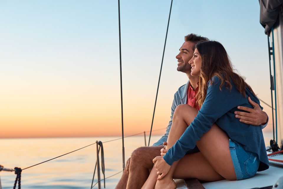 Barcelona: Romantic Private Sailing Tour - Key Points
