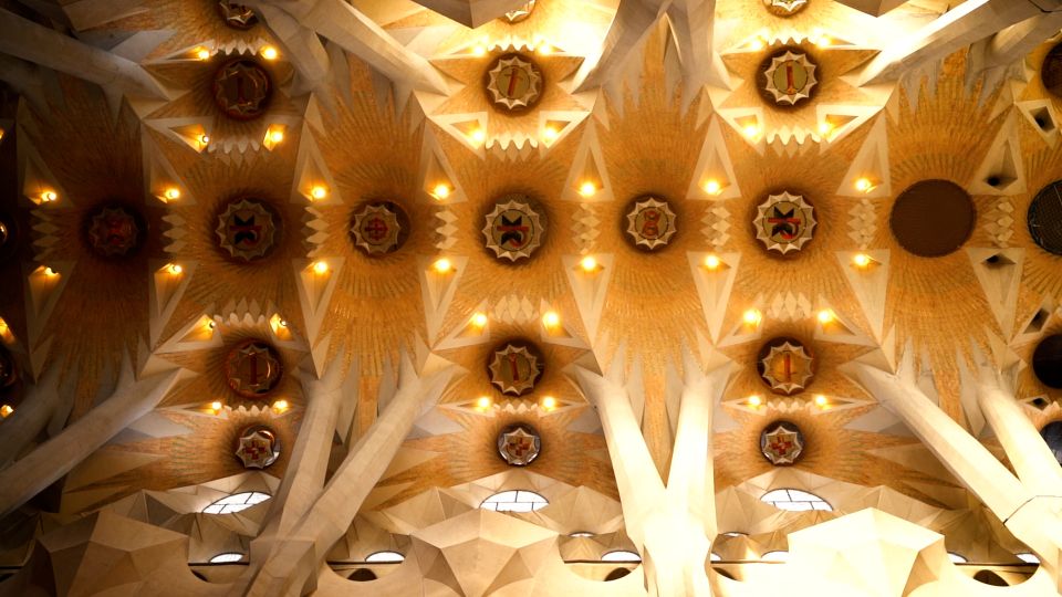 Barcelona: Sagrada Familia Skip-the-Line Guided Tour - Experience Inclusions
