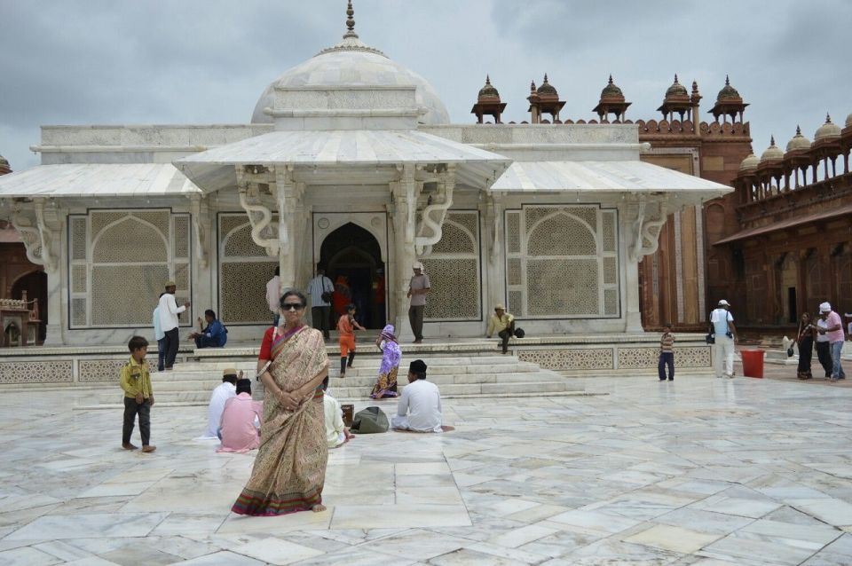 Book Official Tour Guide for Fatehpur Sikri. - Availability Check