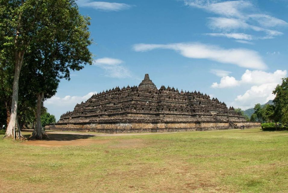 Borobudur (Or With Sunrise) Guided Tour From Yogyakarta - Local Guide Engagement