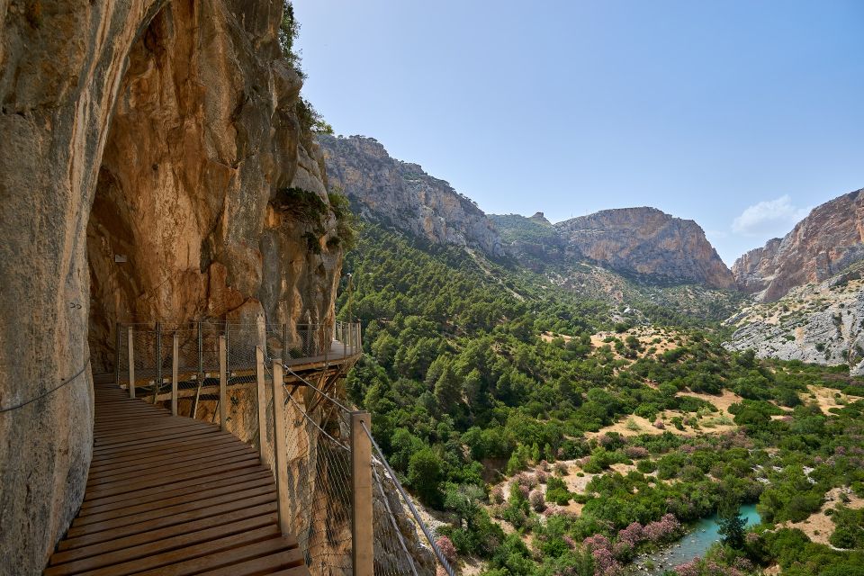 Caminito Del Rey: Guided Tour With 1 Drink and Shuttle Bus - Review Summary