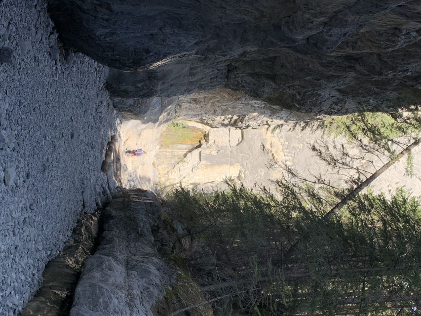 Canmore: Canyons and Cave Paintings Hiking Tour - Review Summary