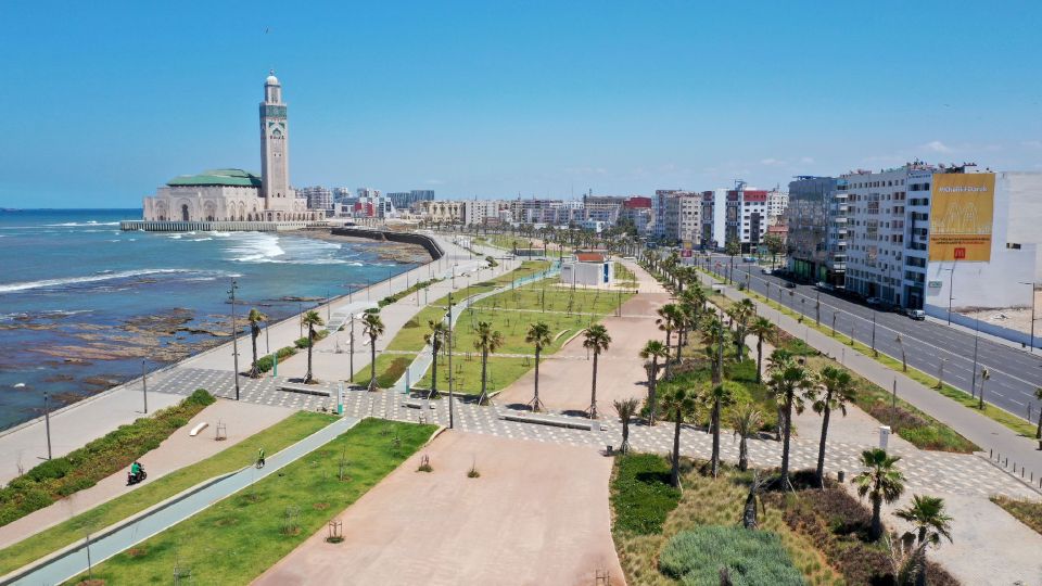 Casablanca: Layover Sightseeing Tour With Airport Transfer - Chauffeur Commentary and Local Life