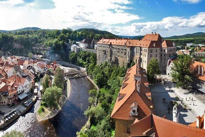 Cesky Krumlov Day Trip From Prague to Vilshofen - Common questions