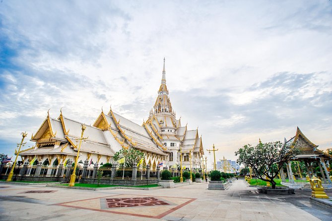 Chachoengsao One Day Trip From Bangkok : Historic Market and Buddhist Temples - Historic Market Exploration