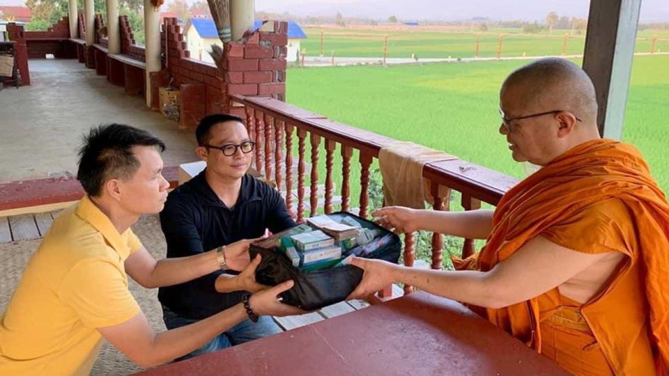 Chiang Mai: Silver Craftwork Temple Tour With Monk Meeting - Toksen Wooden Hammer Massage