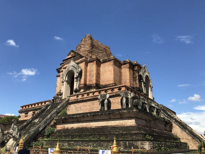 Chiang Mai Top Temples & Handicraft Center Private Day Tour - Location and Product Information