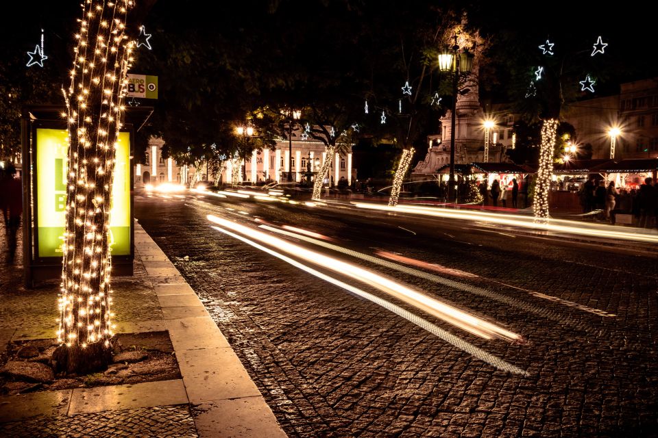 Christmas Lights Creative Photography in Lisbon - Group Size and Attention