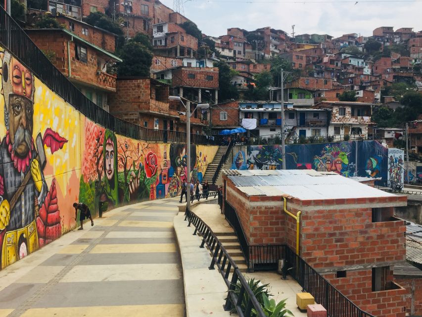 Comuna 13 and Downtown Medellín City Tour - Activity Highlights