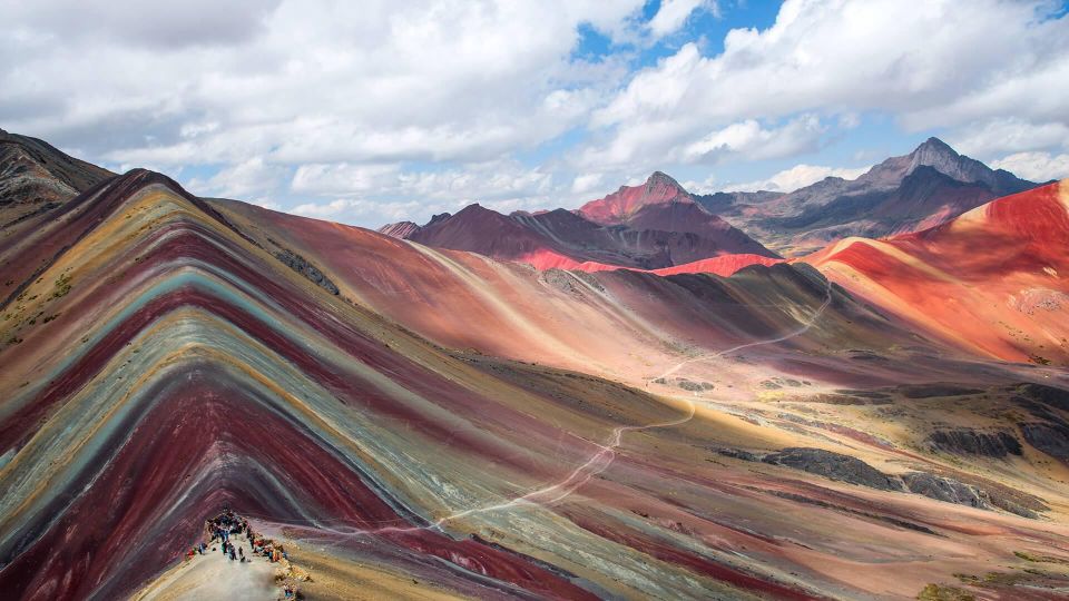 Cusco: Rainbow Mountain Horseback Riding Tour Lunch - Live Tour Guide Services